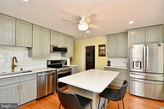 10612 Anita Dr in Lorton, VA - Building Photo - Building Photo