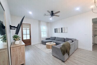 2240 Caroline St in Mandeville, LA - Building Photo - Building Photo