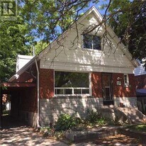 28 Harris Park Dr in Toronto, ON - Building Photo