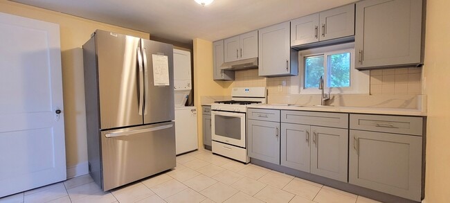 241 Main St, Unit 2