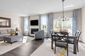 40 Owen Ct in Franklin Township, NJ - Building Photo - Building Photo