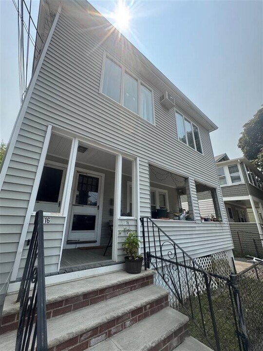 16 Corinthian Rd in Somerville, MA - Building Photo