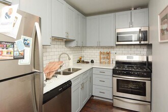 7319 N Rogers Ave in Chicago, IL - Building Photo - Building Photo