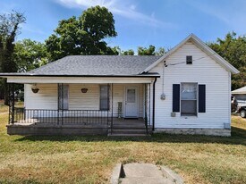 2125 N National Ave in Springfield, MO - Building Photo