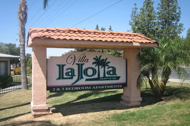 Villa La Jolla in Bakersfield, CA - Foto de edificio - Building Photo