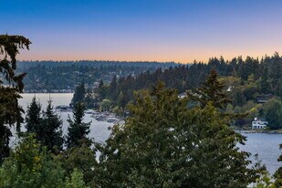 745 17th Ave W in Kirkland, WA - Building Photo