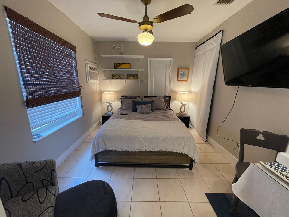 903 SE 14th St in Fort Lauderdale, FL - Building Photo