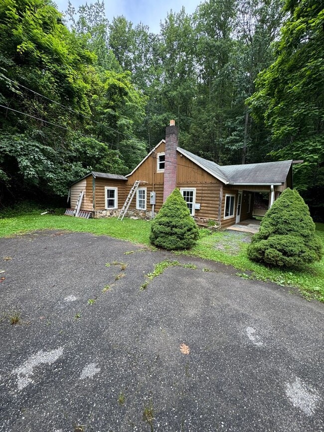 150 Smith St in Elk Park, NC - Building Photo - Building Photo