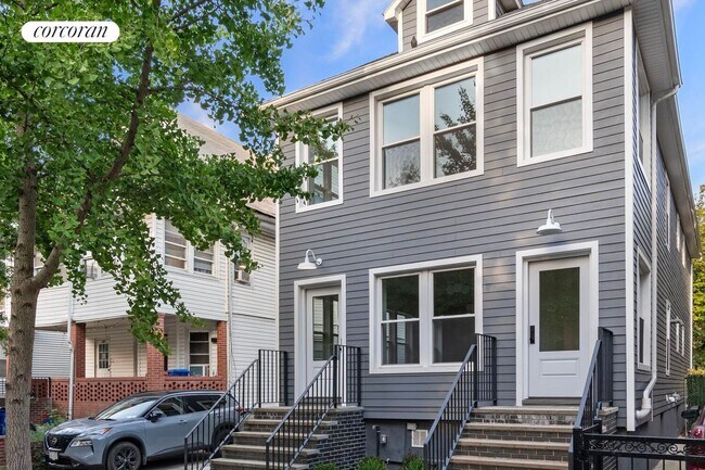 409 E 4th St in Brooklyn, NY - Building Photo - Building Photo
