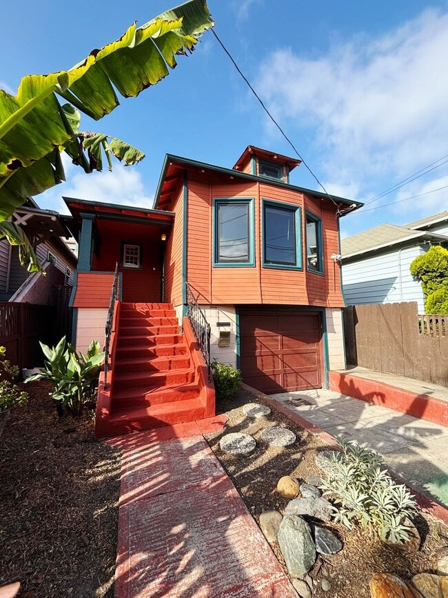 property at 823 Apgar St