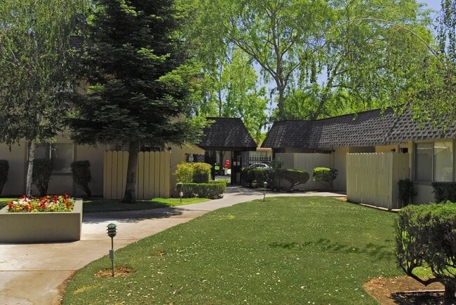 7007 Inglewood Ave in Stockton, CA - Building Photo - Building Photo