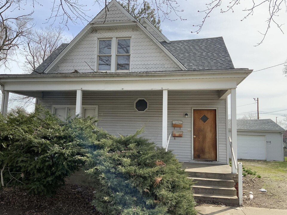 321 Robinson St in Danville, IL - Building Photo
