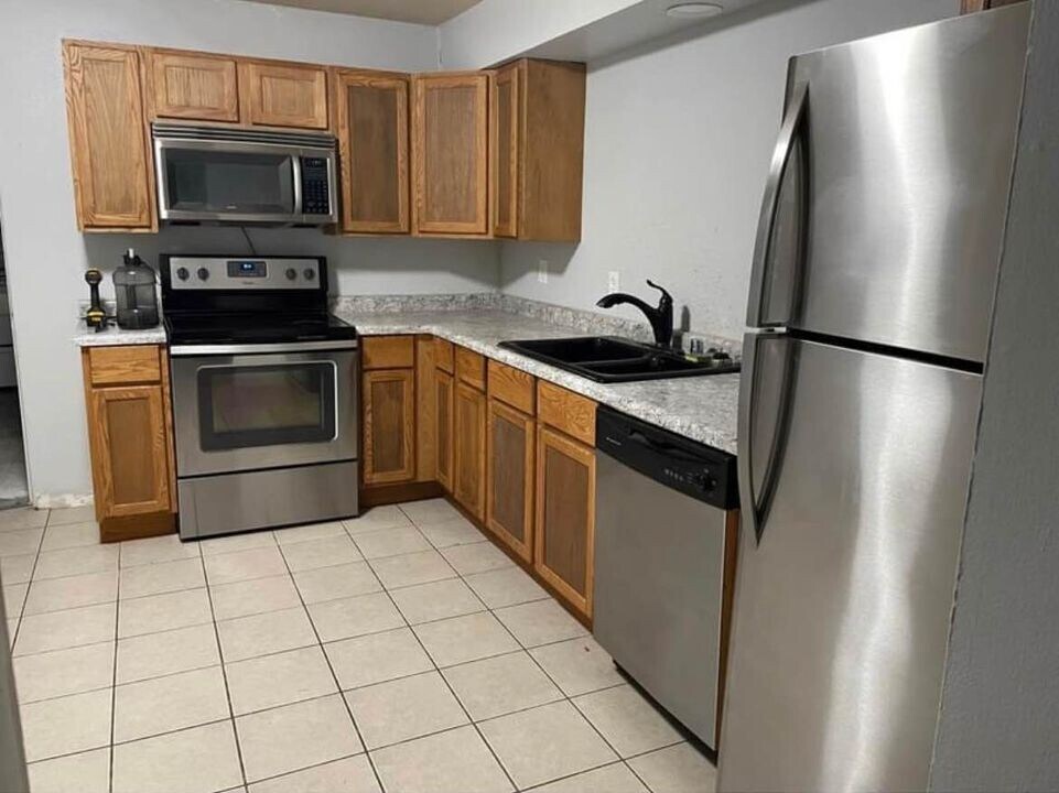 6383 Everest Dr in Madison, WI - Building Photo