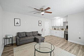 43032 Sunset Dr in Big Bear Lake, CA - Building Photo - Building Photo