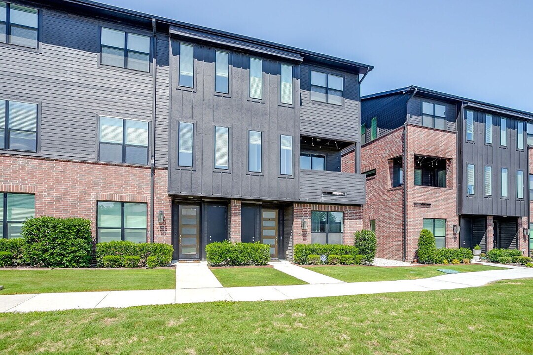 2808 Addison Park Ln in Fort Worth, TX - Building Photo