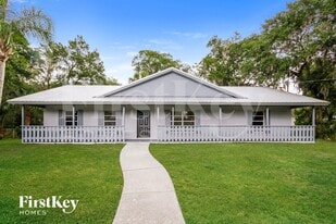 8240 Stoner Rd in Riverview, FL - Building Photo