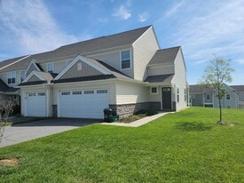 24 Howard Dr in Willow Street, PA - Building Photo