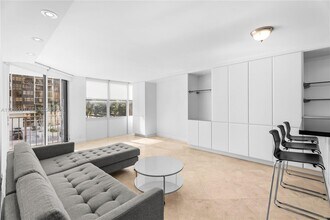 1901 Brickell Ave in Miami, FL - Building Photo - Building Photo