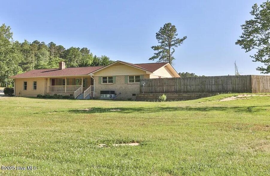271 NC-73 in Ellerbe, NC - Foto de edificio