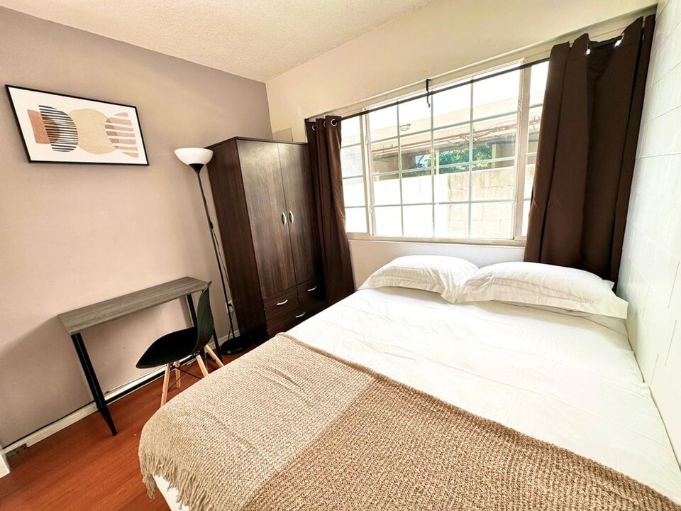 1637 Berkeley St in Santa Monica, CA - Building Photo