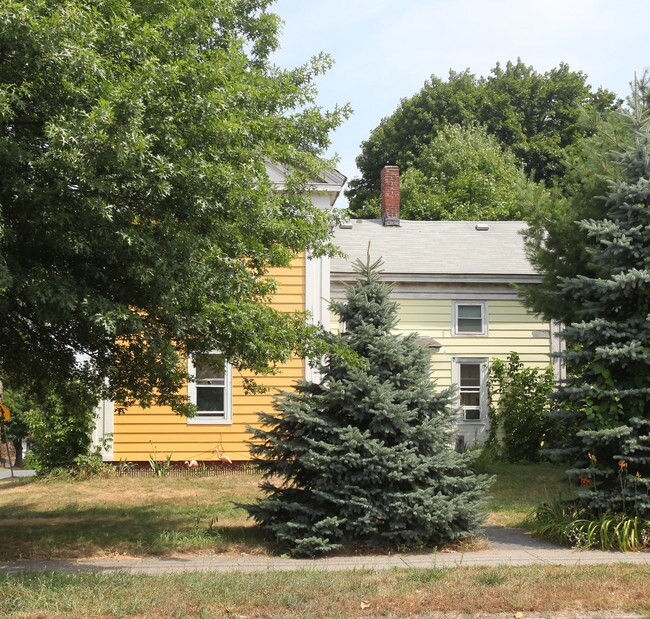 25 Pleasant St in Greenfield, MA - Foto de edificio - Building Photo