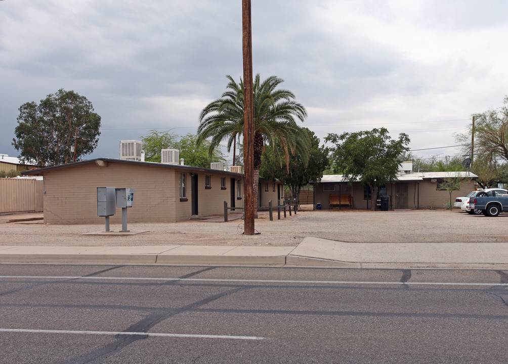 2639 W Ruthrauff Rd in Tucson, AZ - Building Photo