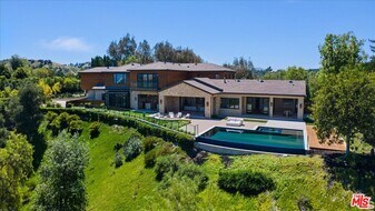 5757 Hoback Glen Rd in Hidden Hills, CA - Building Photo