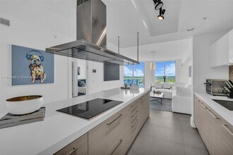 17111 Biscayne Blvd, Unit 1406 in Aventura, FL - Building Photo - Building Photo