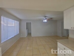 4055 W Desert Cove Ave, Unit 314 in Phoenix, AZ - Building Photo - Building Photo