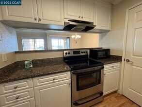 460 Bollinger Canyon Ln in San Ramon, CA - Building Photo - Building Photo