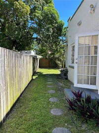 928 NW 47th St in Miami, FL - Building Photo - Building Photo