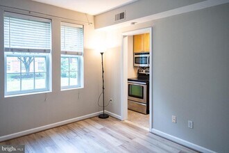 1721 Queens Ln in Arlington, VA - Building Photo - Building Photo