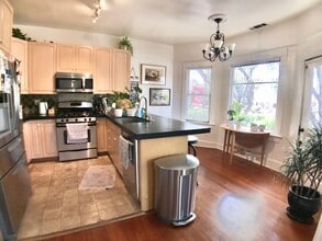235 W Sola St in Santa Barbara, CA - Building Photo - Building Photo