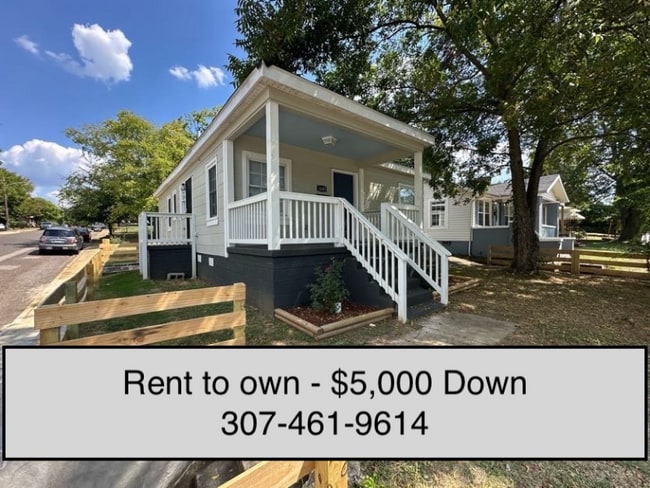 property at 1601 Center St S