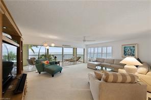 9517 Gulf Shore Dr-Unit -402 in Naples, FL - Building Photo - Building Photo