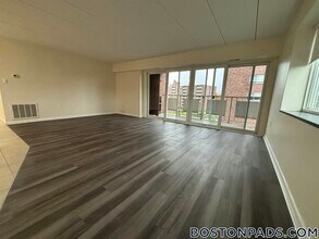 51 Hill Rd in Belmont, MA - Foto de edificio - Building Photo