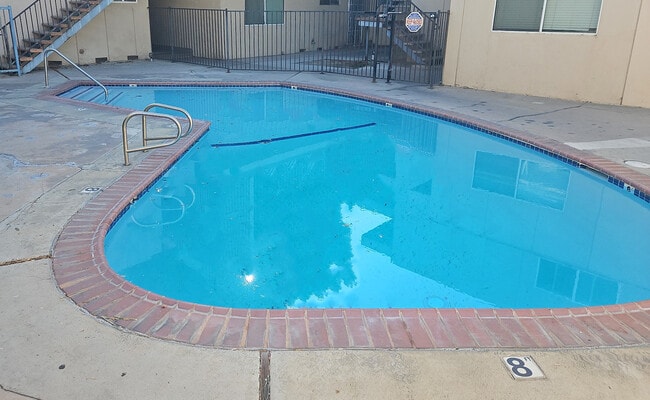 8567 Balboa Blvd in Northridge, CA - Building Photo - Building Photo