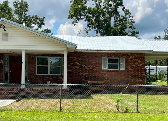 property at 236 NW Pitts Glen