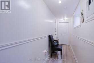 2044 Arrowsmith Dr in Ottawa, ON - Building Photo - Building Photo