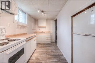 57 Kingswood Dr in Kitchener, ON - Building Photo - Building Photo