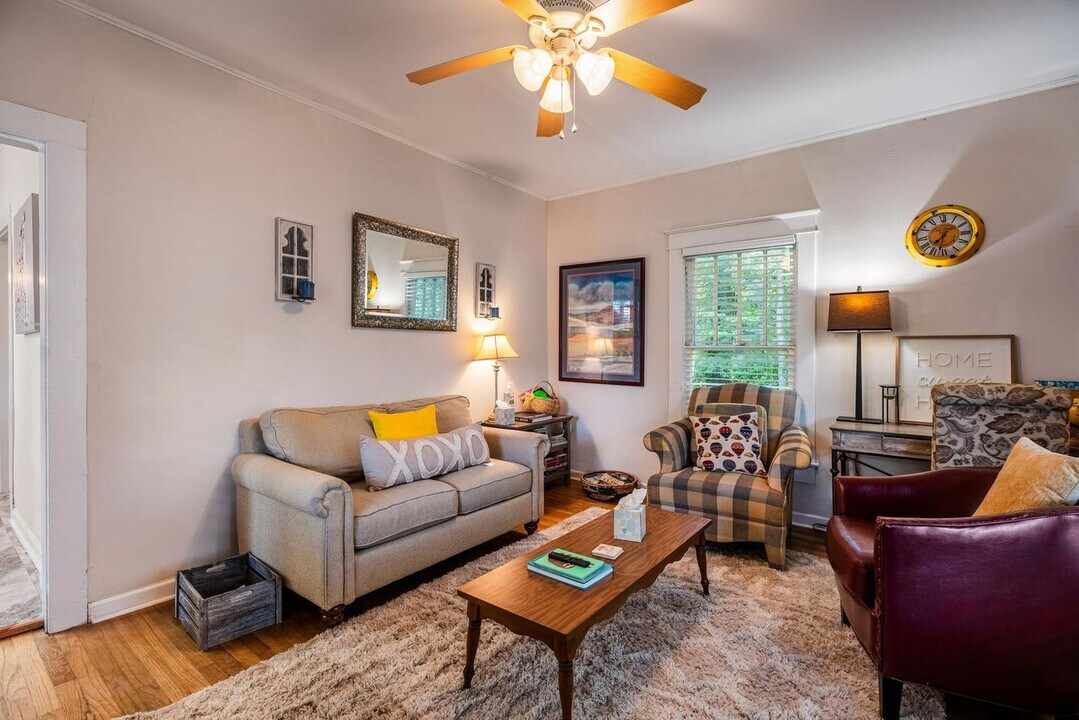 200 Hunter St in Cary, NC - Building Photo