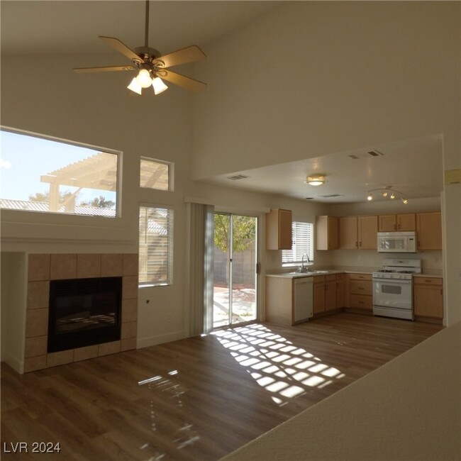 5125 Meadow Rock Ave in Las Vegas, NV - Building Photo - Building Photo