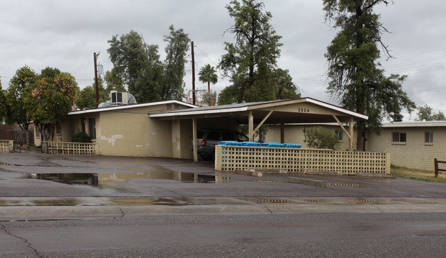 2324-2330 W Orangewood Ave in Phoenix, AZ - Foto de edificio - Building Photo