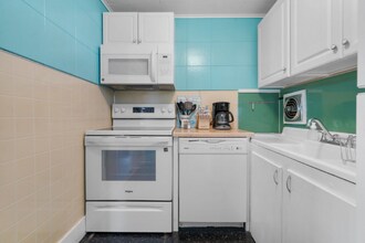 4 Traynor St in Old Orchard Beach, ME - Building Photo - Building Photo