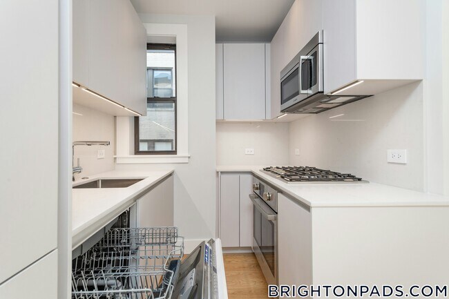 8 Elko St, Unit 7 in Boston, MA - Building Photo - Building Photo