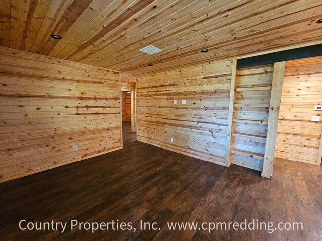 13477 Oak Run Rd in Oak Run, CA - Building Photo - Building Photo