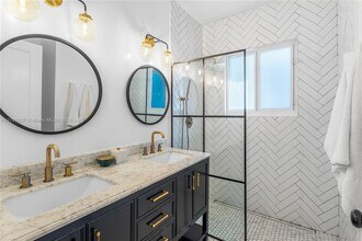 829 Lorca St in Miami, FL - Building Photo - Building Photo