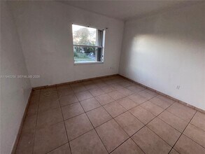 14140 NE 2nd Ct in Miami, FL - Building Photo - Building Photo
