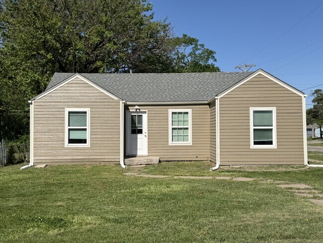 property at 1557 N Volutsia