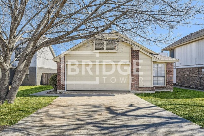 property at 905 Boxwood Dr